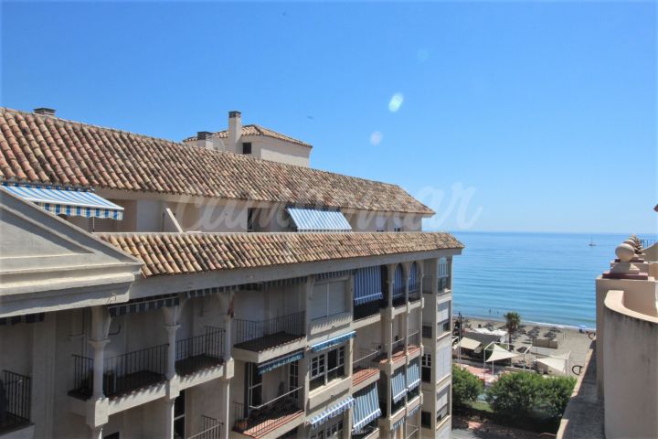 Estepona, Fantastic apartment in the heart of Estepona and close to the beach for sale.