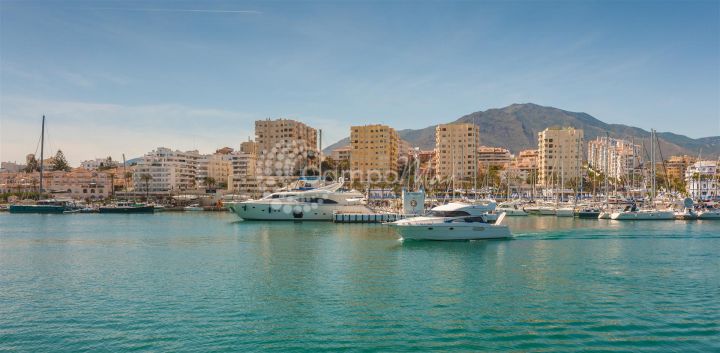 Estepona, One bedroom apartment available in the heart of Estepona Port