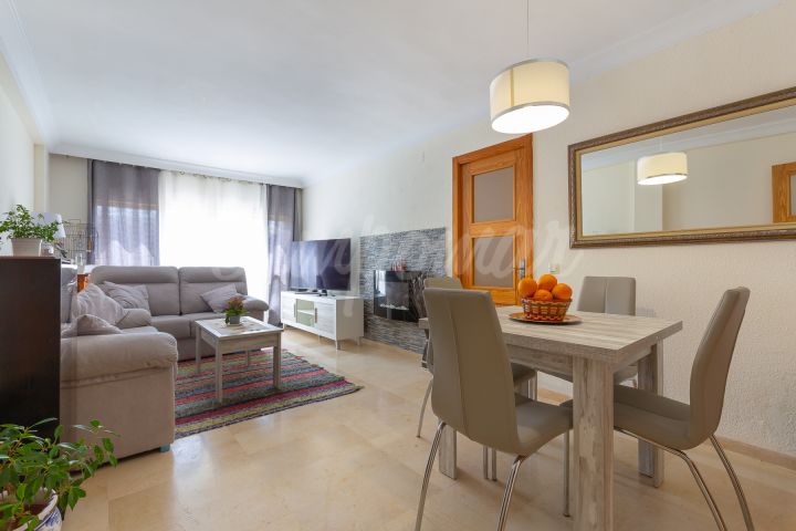 Estepona, Exceptional price for this renovated apartment in the heart of Estepona