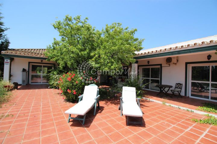 Manilva, Fantastic opportunity, exceptional country home situated close to the beach in Manilva