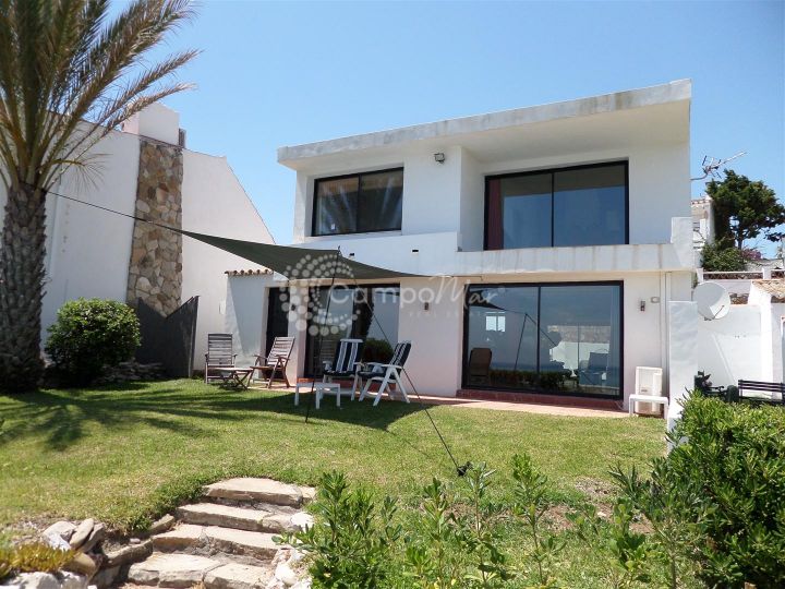 Estepona, Complete sea front property in great condition situated in Bahia Dorada, Estepona