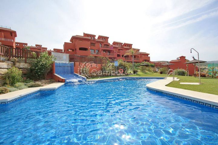 Estepona, Luminoso y espacioso apartamento disponible en Costa Galera, Estepona