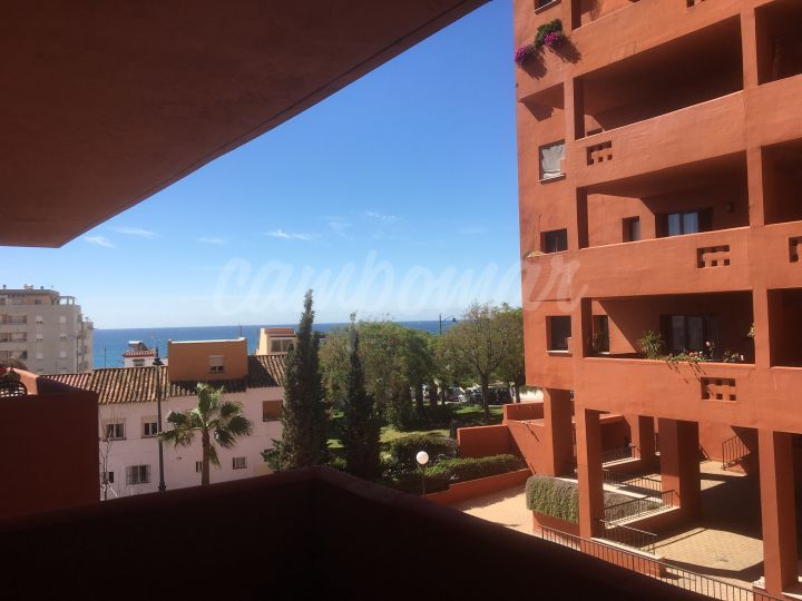 Estepona, Vivienda de 1 dormitorio en urbanización cerrada y muy cerca de la playa en Estepona