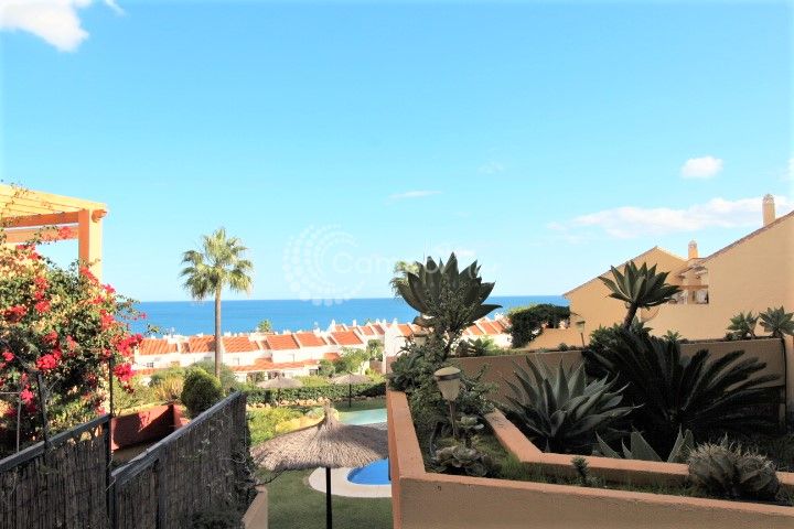 Manilva, Immaculate three bedroom apartment with sea views for sale close to the beach