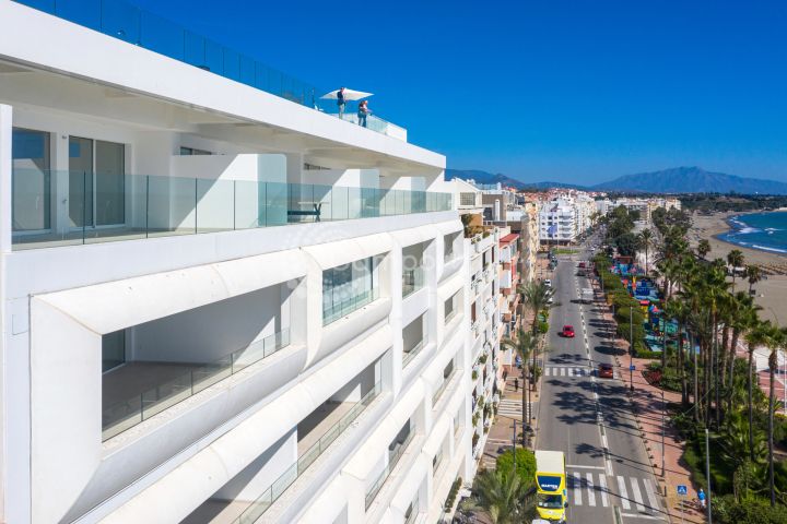 Estepona, Impresionante ático disponible en el último proyecto en la playa en la ciudad de Estepona