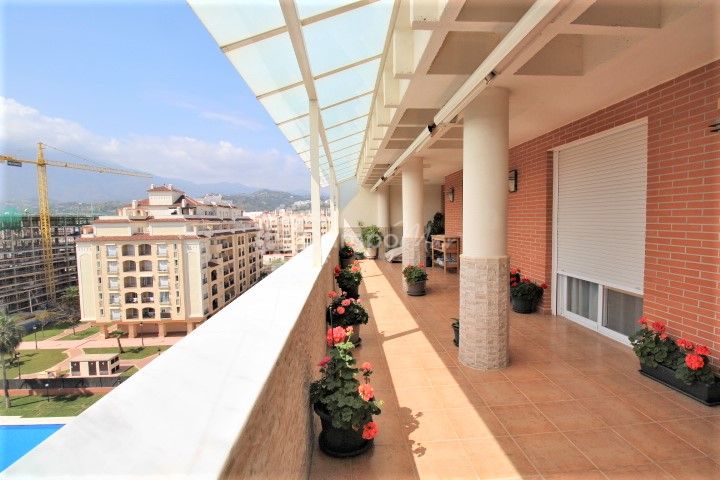 Estepona, Large penthouse apartment available in the heart of Estepona