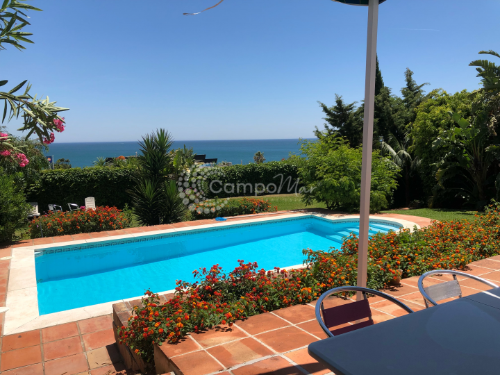 Estepona, Large family villa for sale in Buenas Noches, Estepona