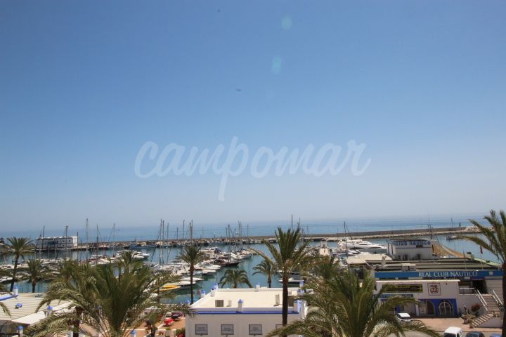 Estepona, A la venta en Puerto Paraiso en Estepona con vistas fabulosas.