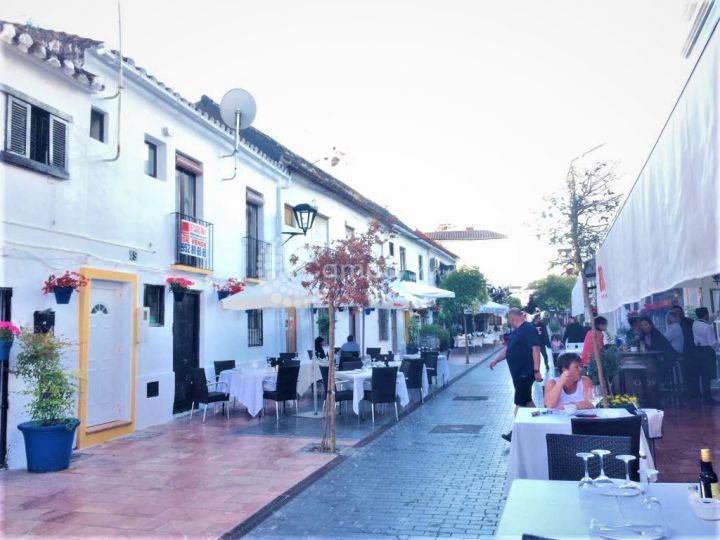 Estepona, Planta baja en el corazon del pueblo, reformada en una calle con mucho encanto en Estepona