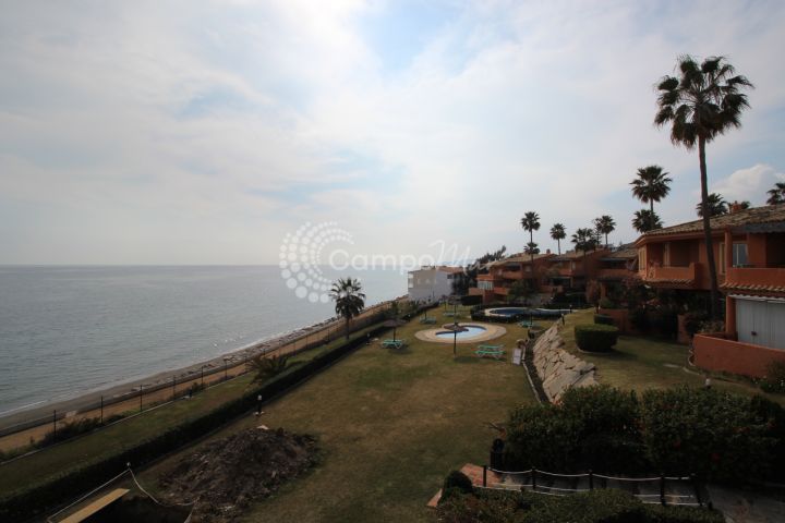 Estepona, Casa de esquina en primera linea de playa y con increibles vistas