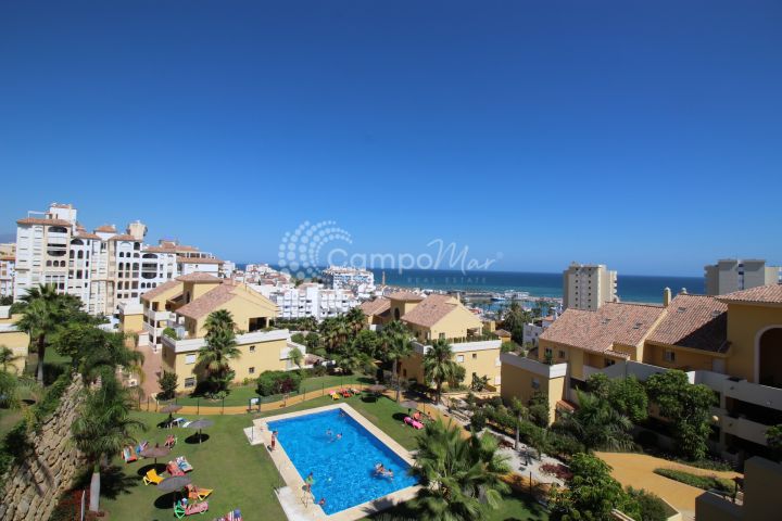 Estepona, Fantastic penthouse apartment in the beautiful Puerto Alto development close to Estepona marina
