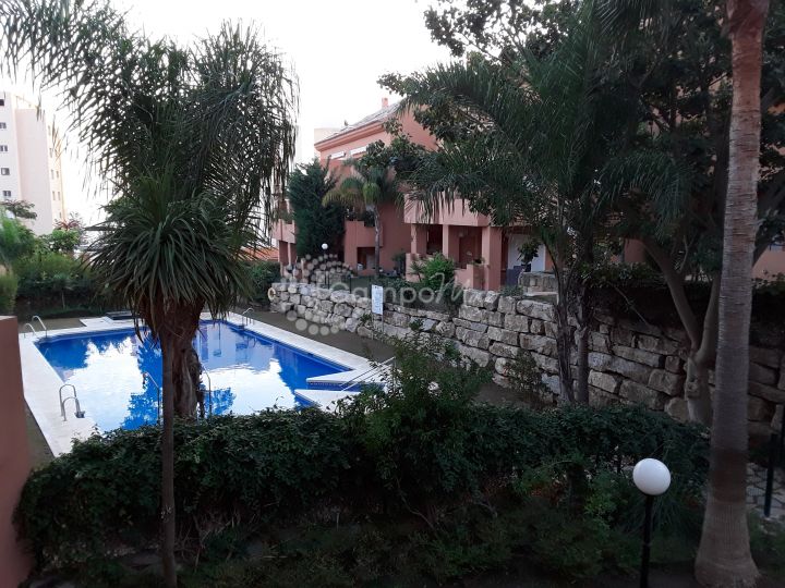Estepona, Urbanización en el puerto de Estepona, posición, precio y calidades, todo en uno.