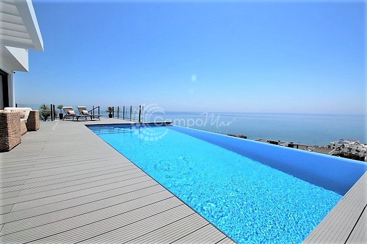 Casares, Increíble villa de reciente construcción con unas vistas absolutamente únicas.