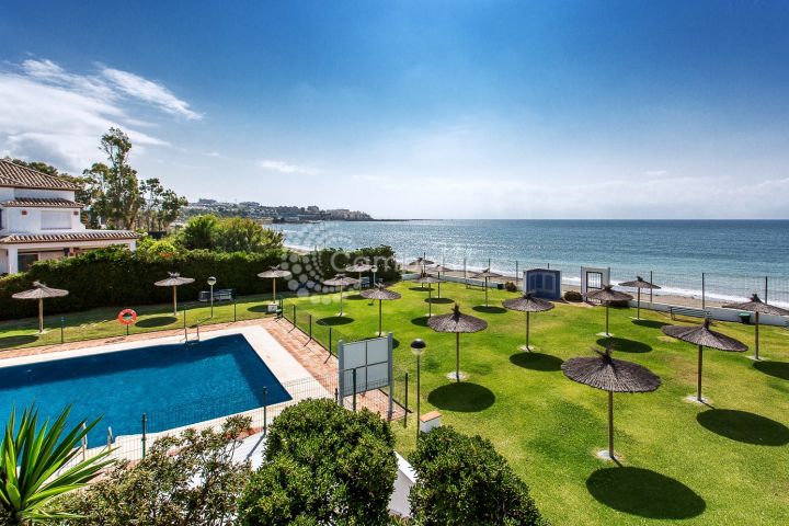 Estepona, Incredible views from this front line apartment for sale in Bahía de Estepona