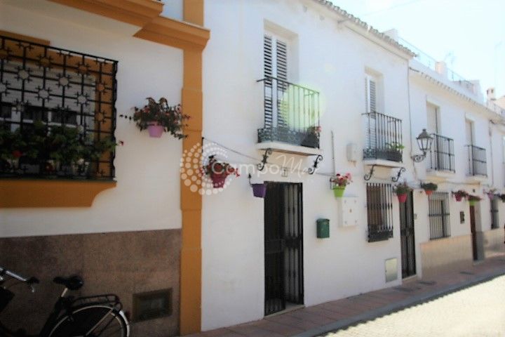 Estepona, Fantástica ubicación en el corazón del casco antiguo de Estepona. Cerca de todos los servicios y con posibilidad de ingresos de alquiler.