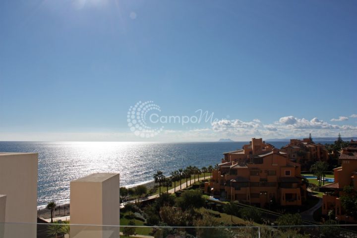 Estepona, Asombrosas vistas desde este apartamento a la venta en Estepona