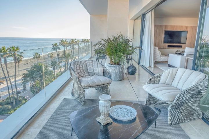 Estepona, Increíble apartamento a la venta a primera línea de playa en Estepona