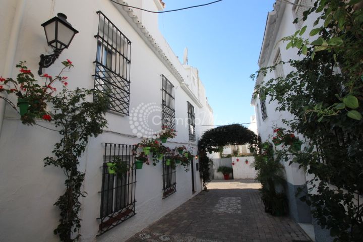 Estepona, A la venta casa de pueblo en la preciosa y coqueta ciudad de Estepona