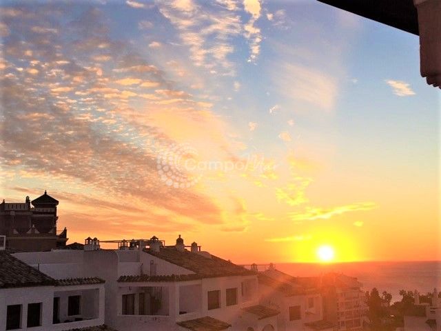 Manilva, Penthouse for sale with large terrace and stunning sea views in La Duquesa