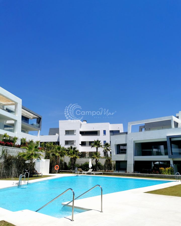 Estepona, Exclusivo complejo residencial de viviendas de diseño con vistas privilegiadas al mar, rodeado de amplios jardines y modernas piscinas, situado en la nueva &quot;Milla de Oro&quot;