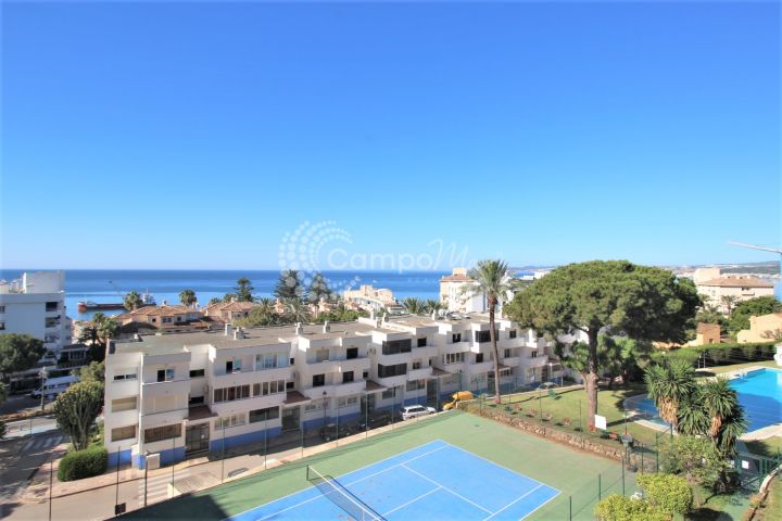 Estepona, Apartment for sale in Estepona port with stunning views to Gibraltar