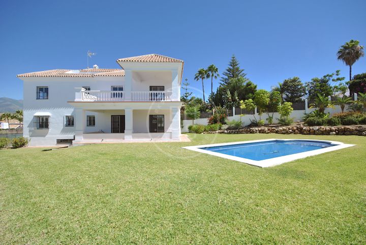 Villas for sale in Nueva Andalucia