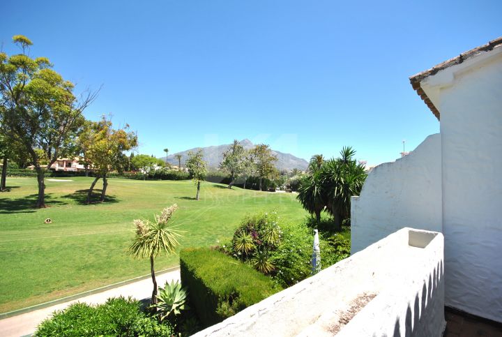 Town Houses for sale in Nueva Andalucia