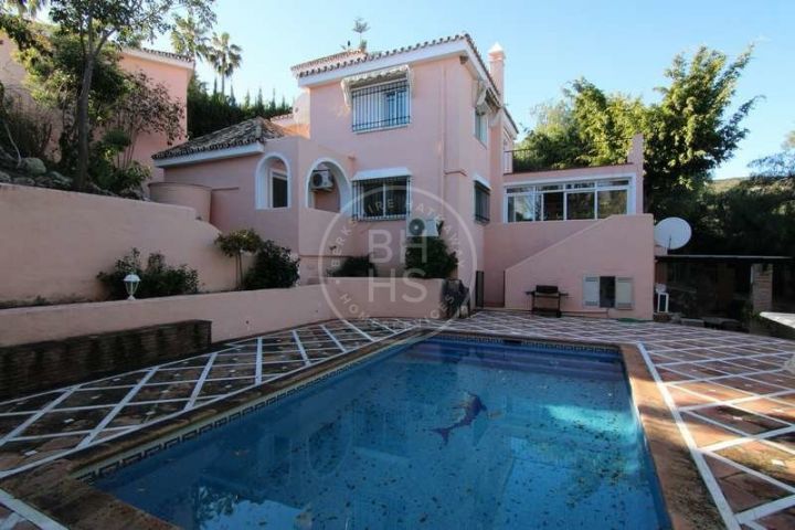 Properties for sale in Los Naranjos Hill Club, Nueva Andalucia