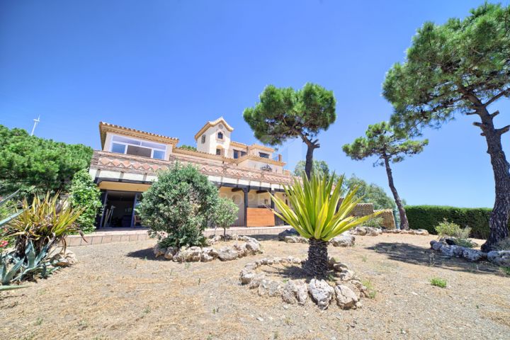 Properties for sale in Los Reales - Sierra Estepona, Estepona