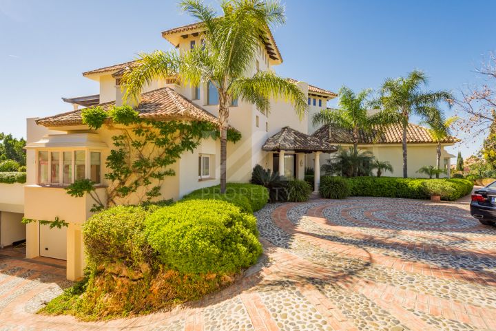 Villas for sale in Monte Halcones, Benahavis