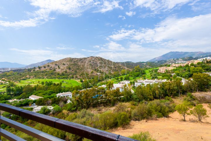 Properties for sale in Puerto del Almendro, Benahavis