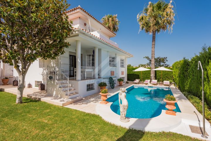 Properties for sale in El Pilar, Estepona