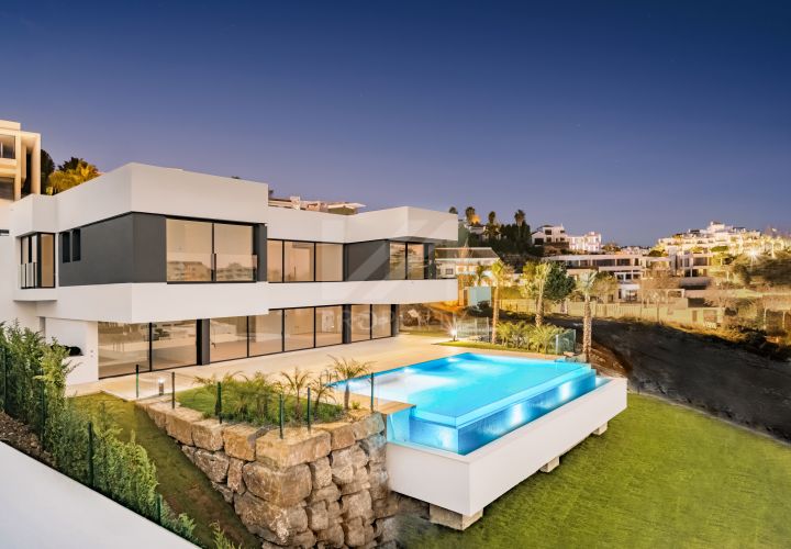 Villas for sale in La Alqueria, Benahavis