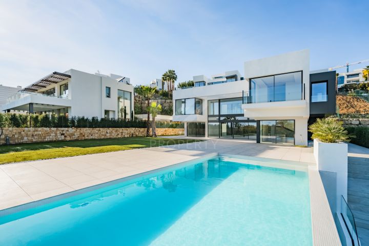 Villas for sale in La Alqueria, Benahavis