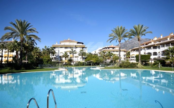 Ground Floor Apartments for sale in Nueva Andalucia