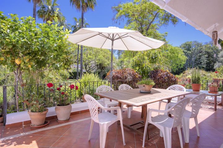 Ground Floor Apartments for sale in Nueva Andalucia