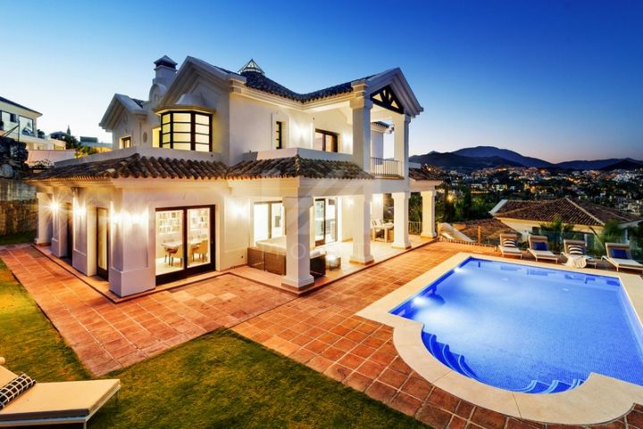 Properties for sale in Brisas del Golf, Nueva Andalucia