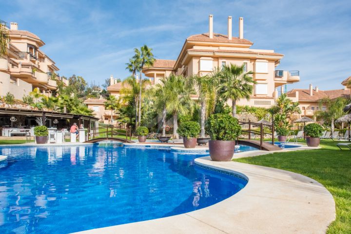 Properties for sale in Aloha Hill Club, Nueva Andalucia