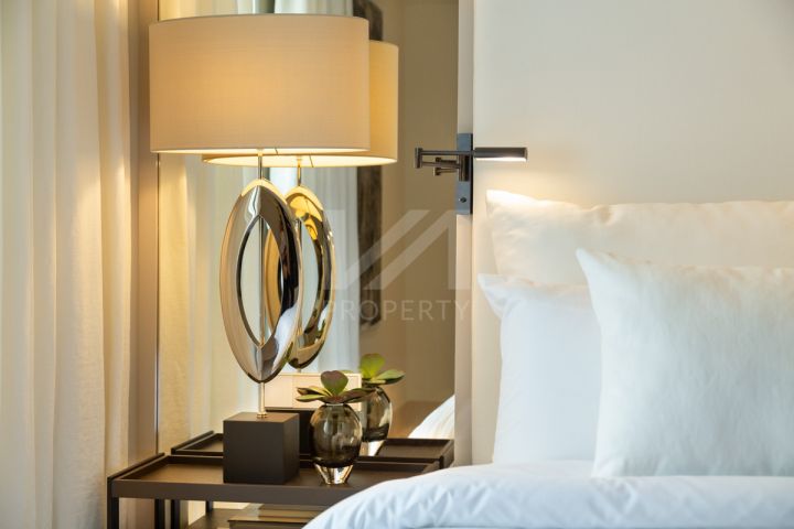 Stunning fully renovated apartment in the exclusive beachfront community of Marina Puente Romano, Marbella’s Golden Mile