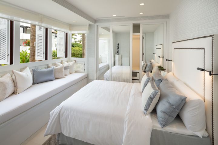 Stunning fully renovated apartment in the exclusive beachfront community of Marina Puente Romano, Marbella’s Golden Mile