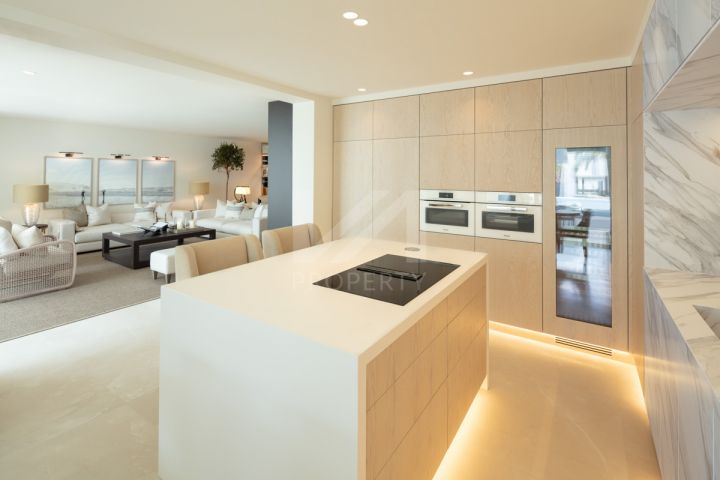 Stunning fully renovated apartment in the exclusive beachfront community of Marina Puente Romano, Marbella’s Golden Mile