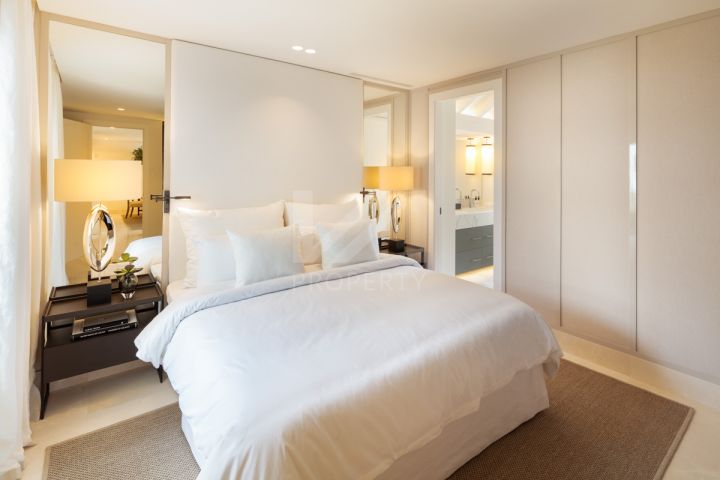 Stunning fully renovated apartment in the exclusive beachfront community of Marina Puente Romano, Marbella’s Golden Mile
