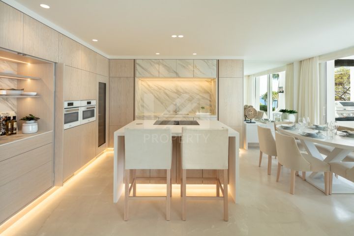 Stunning fully renovated apartment in the exclusive beachfront community of Marina Puente Romano, Marbella’s Golden Mile