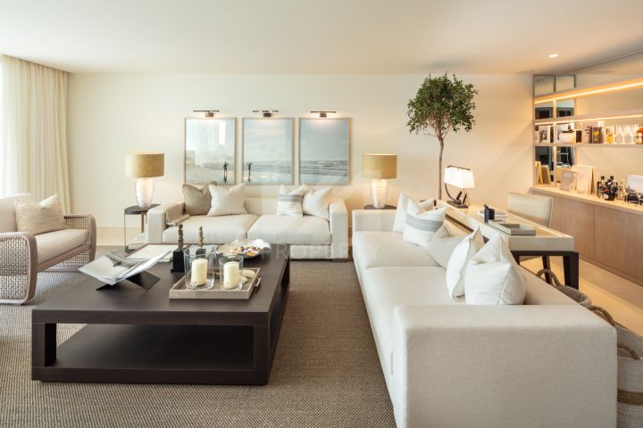 Stunning fully renovated apartment in the exclusive beachfront community of Marina Puente Romano, Marbella’s Golden Mile