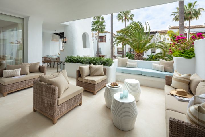 Stunning fully renovated apartment in the exclusive beachfront community of Marina Puente Romano, Marbella’s Golden Mile