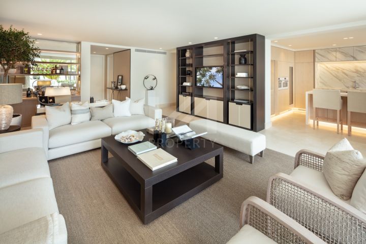 Stunning fully renovated apartment in the exclusive beachfront community of Marina Puente Romano, Marbella’s Golden Mile