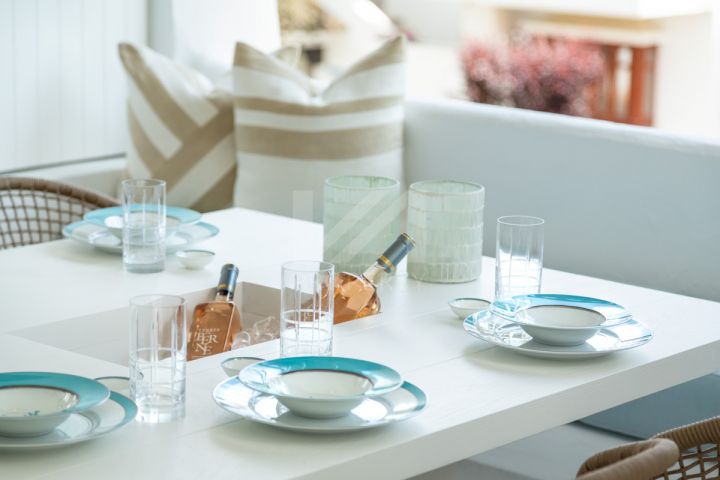 Stunning fully renovated apartment in the exclusive beachfront community of Marina Puente Romano, Marbella’s Golden Mile