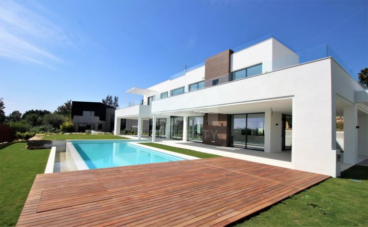 Properties for sale in El Herrojo, Benahavis