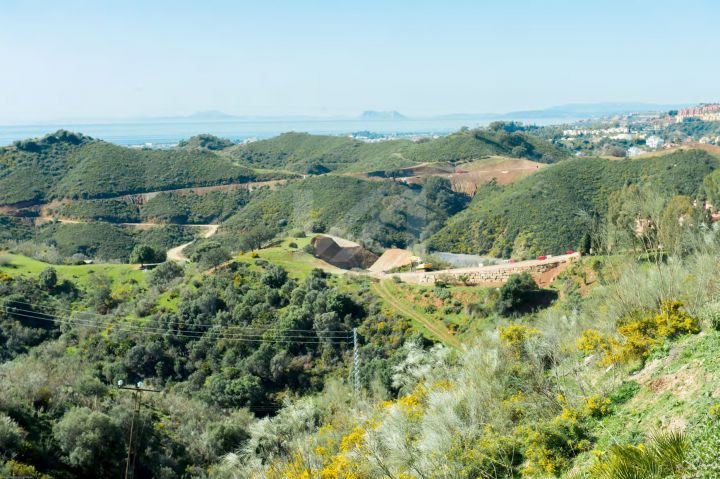 Plots for sale in Benahavis