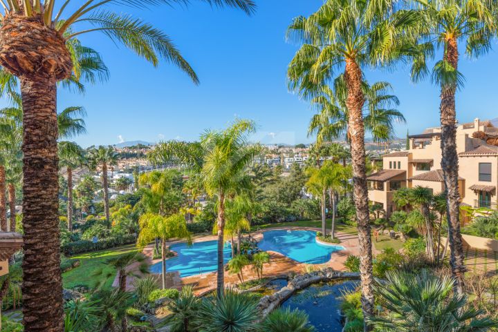 Properties for sale in El Campanario, Estepona
